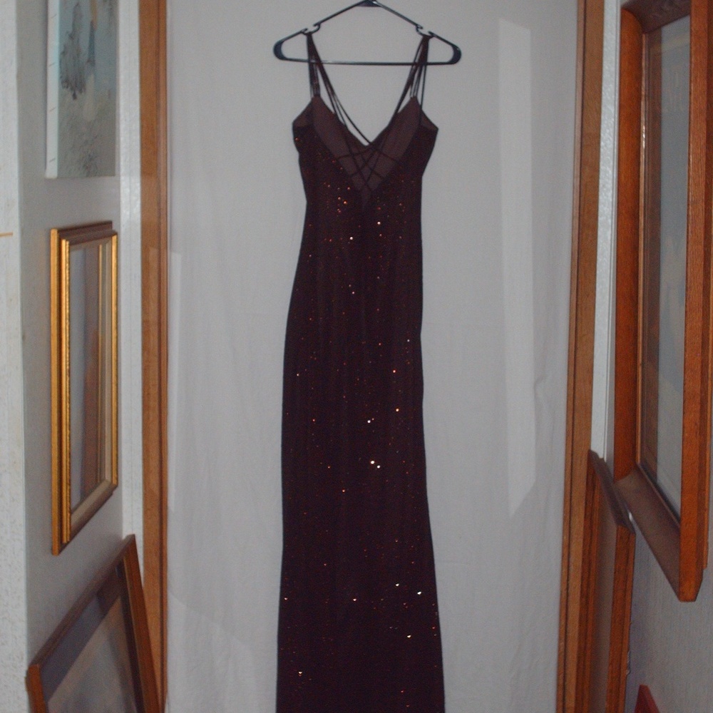 Lovely brown evening dress by Onyx Nite - Picture 5 of 8